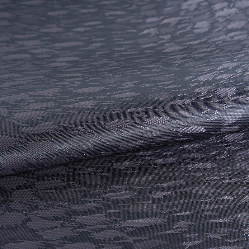 Žakár s kationtovým leopardím tiskem