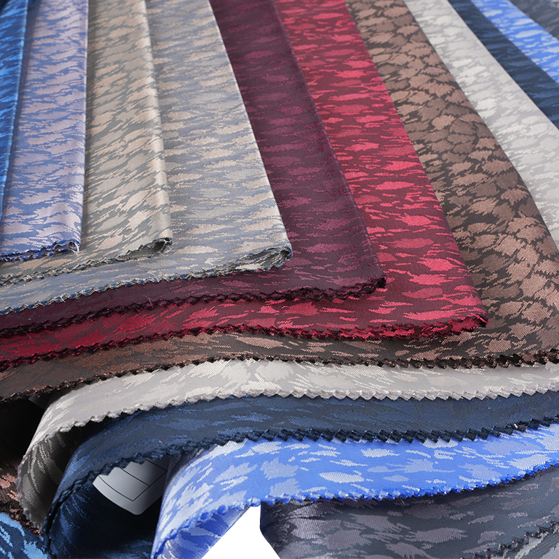 Žakár s kationtovým leopardím tiskem