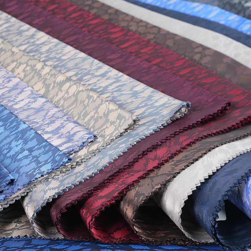 Žakár s kationtovým leopardím tiskem