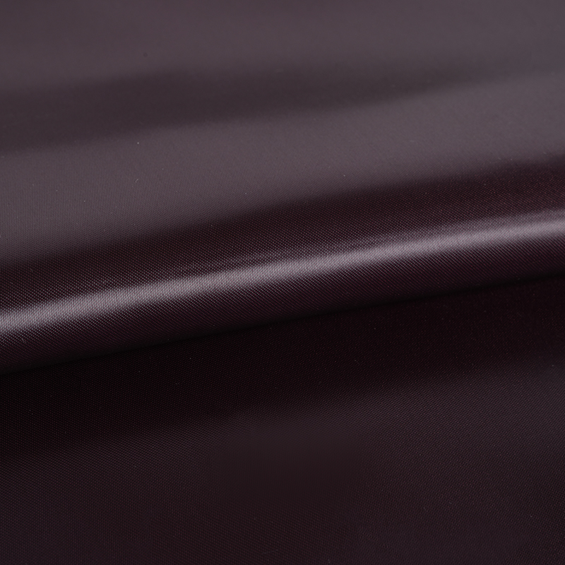 Kationická saténová tkanina