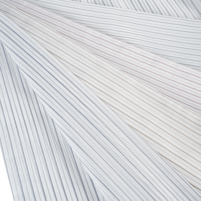 100% polyesterová strečová podšívka s proužkovanými rukávy